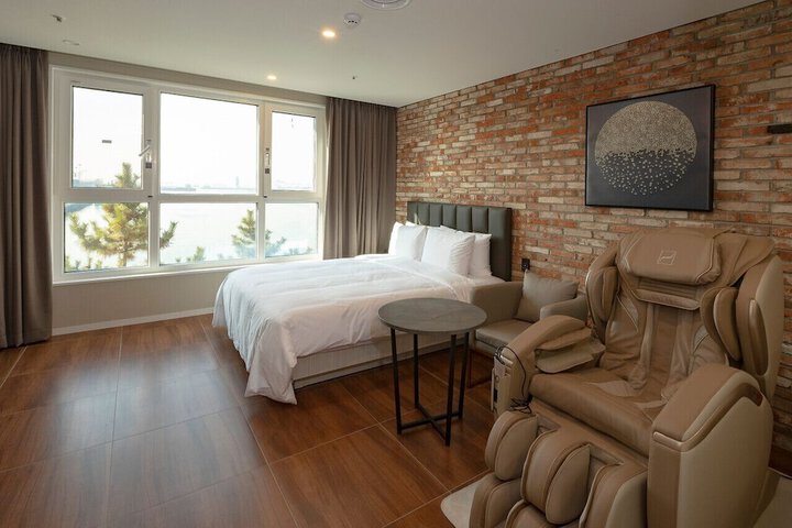 Room 45 of 140