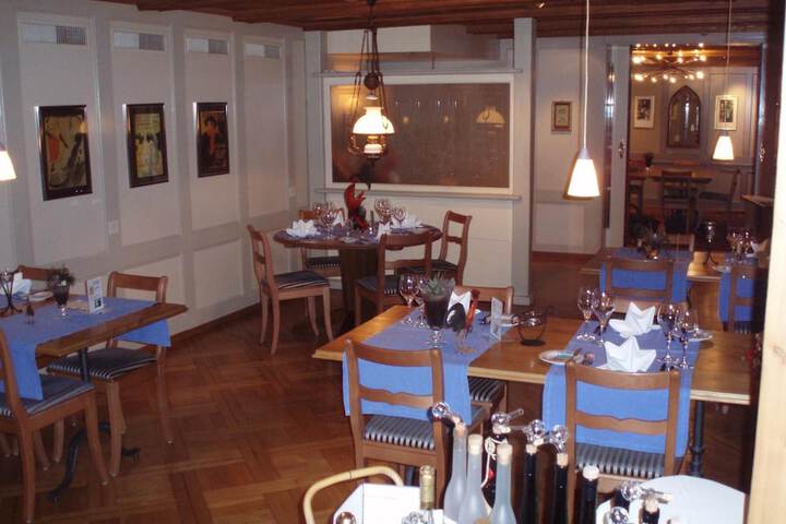 Dining 33 of 67