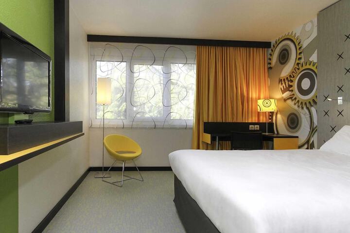 Room 28 of 81