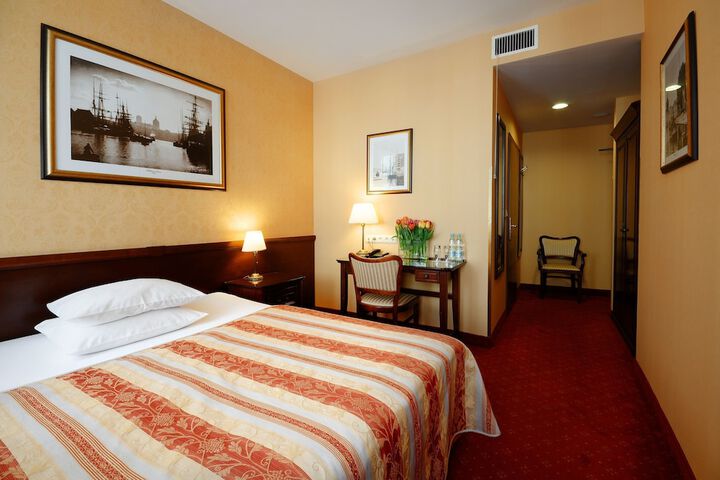 Room 6 of 21