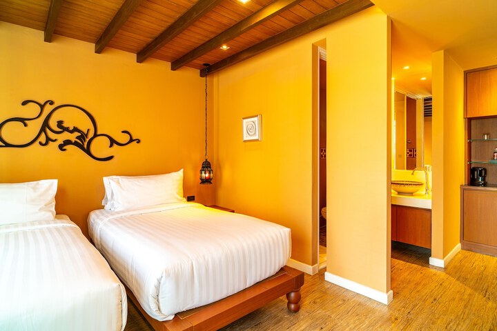 Room 3 of 33
