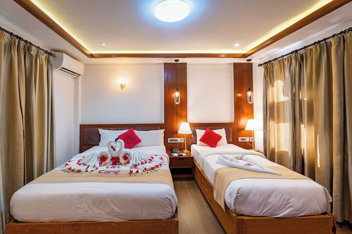 Room 32 of 126