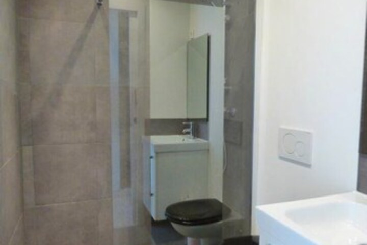 Room 2 of 10