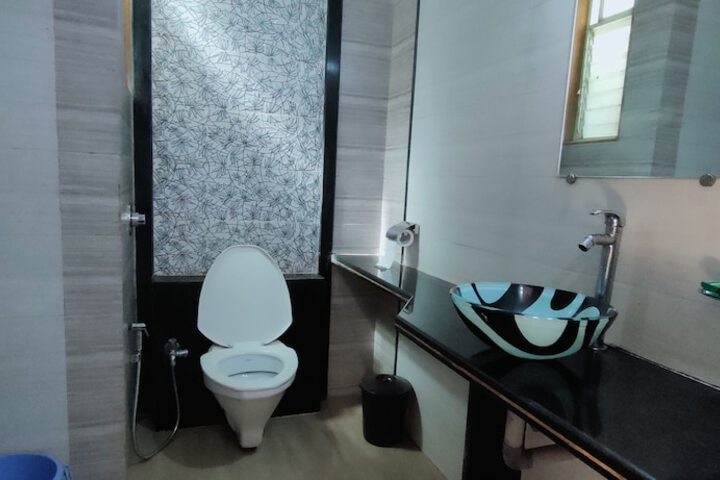 Room 16 of 44