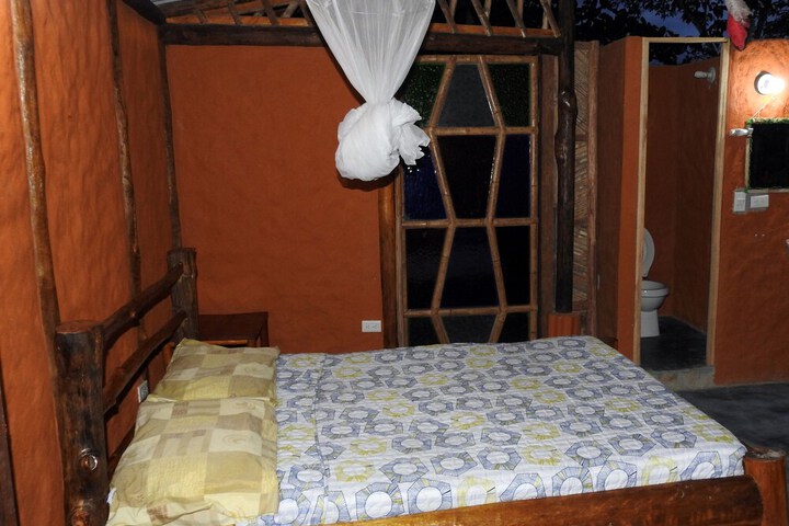Room 4 of 33