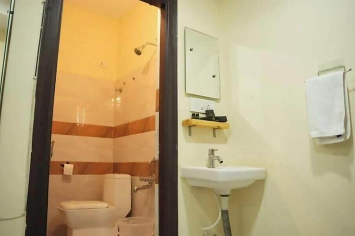 Room 10 of 18