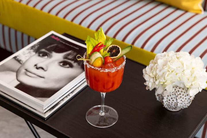 Lobby lounge