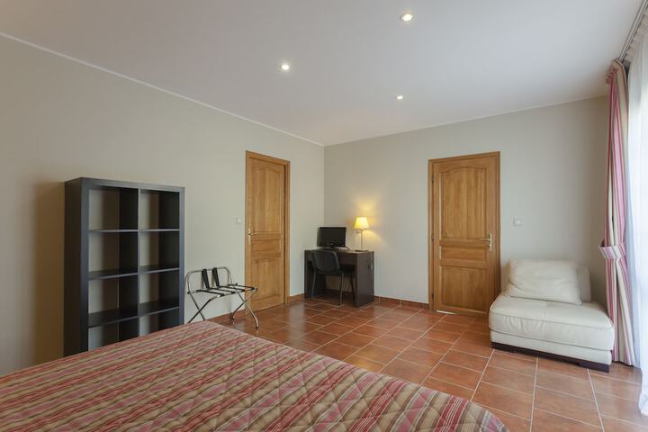 Room 10 of 71