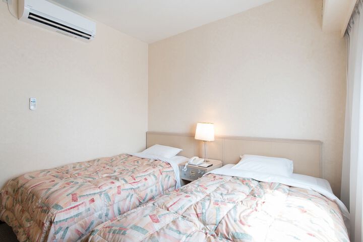 Room 18 of 95
