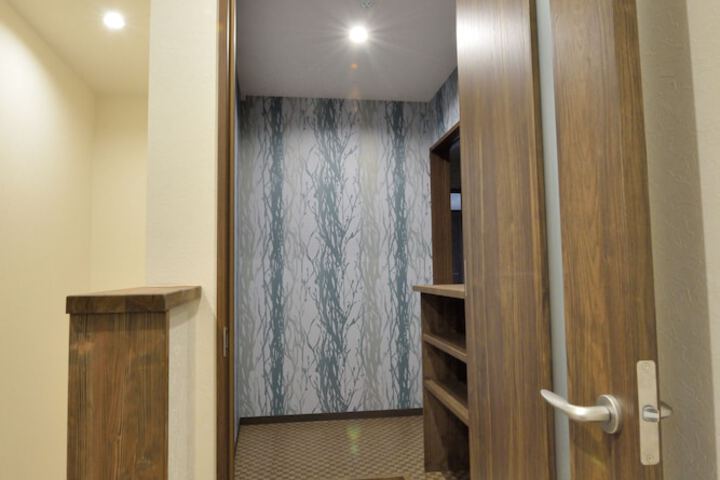 Room 7 of 48