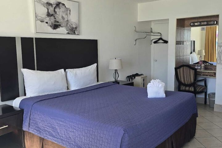 Room 7 of 25