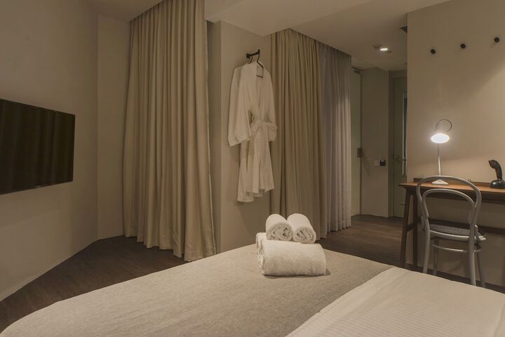 Room 8 of 59
