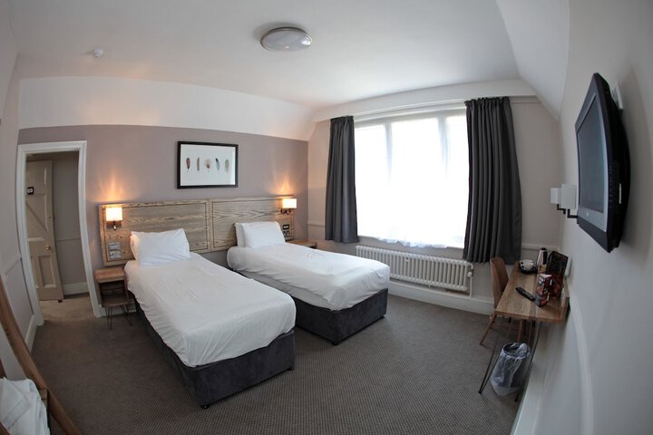 Room 9 of 31