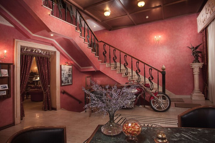 Entrance & Lobby