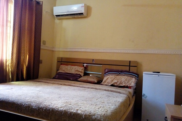 Room 8 of 38