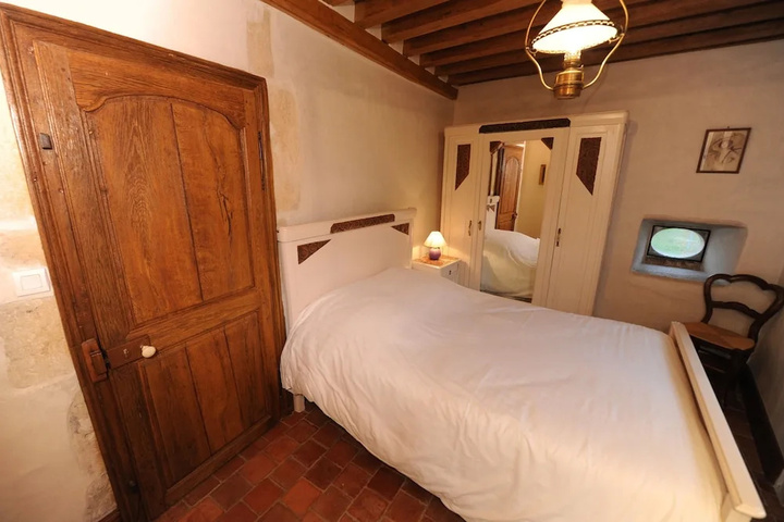 Room 4 of 23