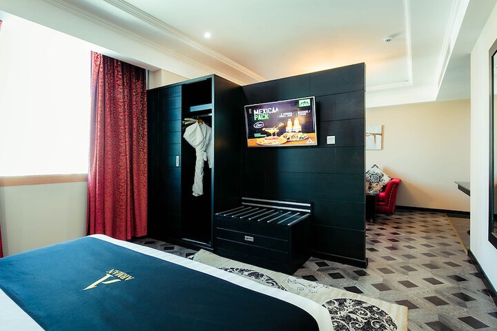Room 7 of 62