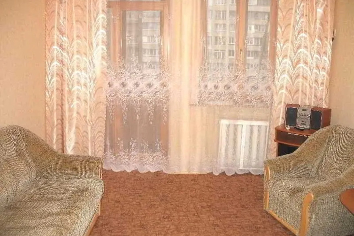 Room 4 of 16
