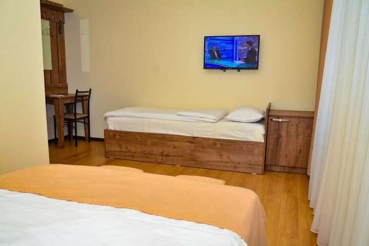 Room 7 of 13