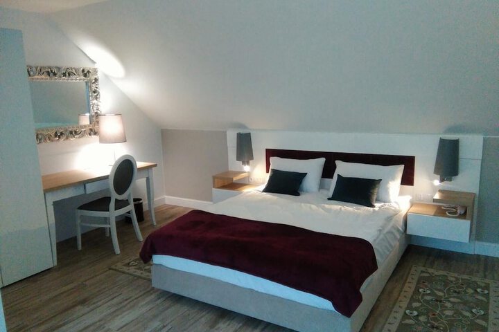 Room 16 of 46