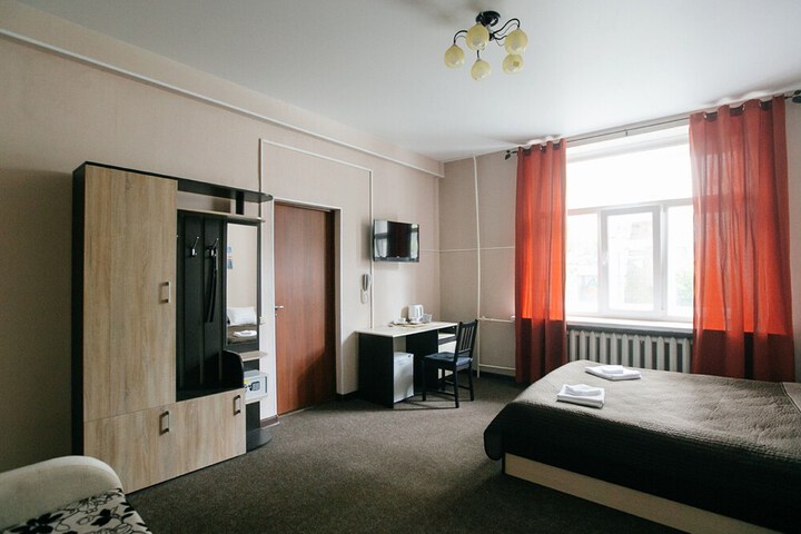 Room 42 of 94