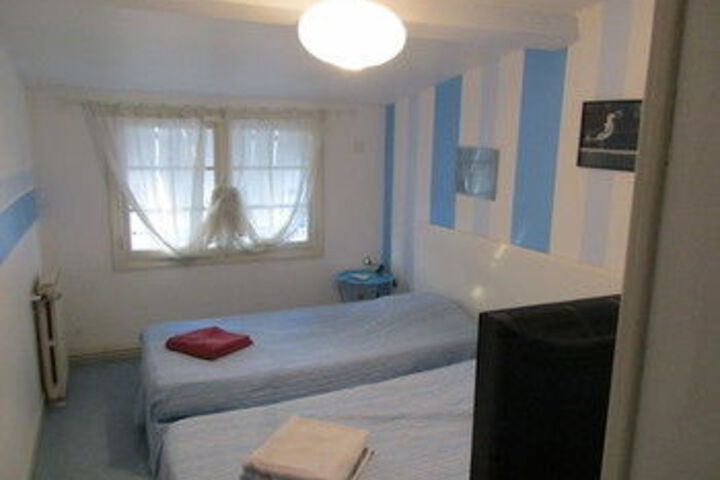 Room 27 of 36