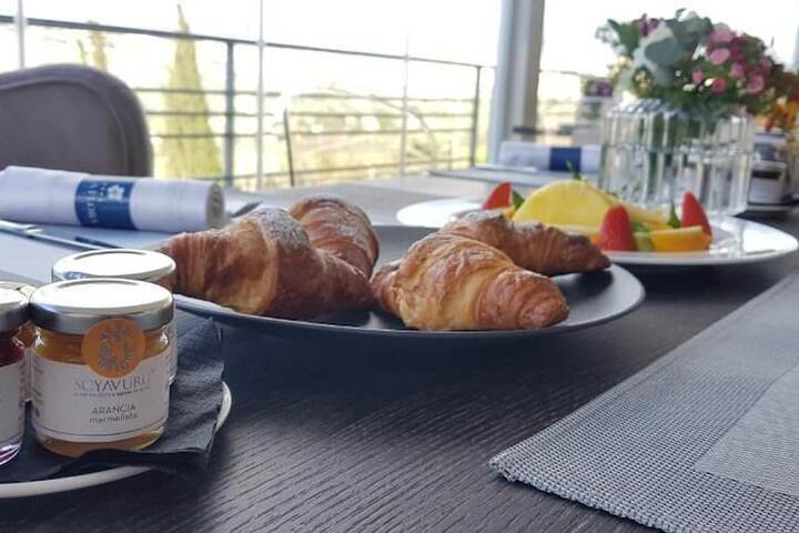 Breakfast/Coffee Service 26 of 35