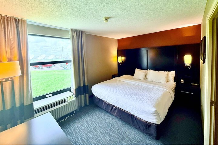 Room 33 of 60