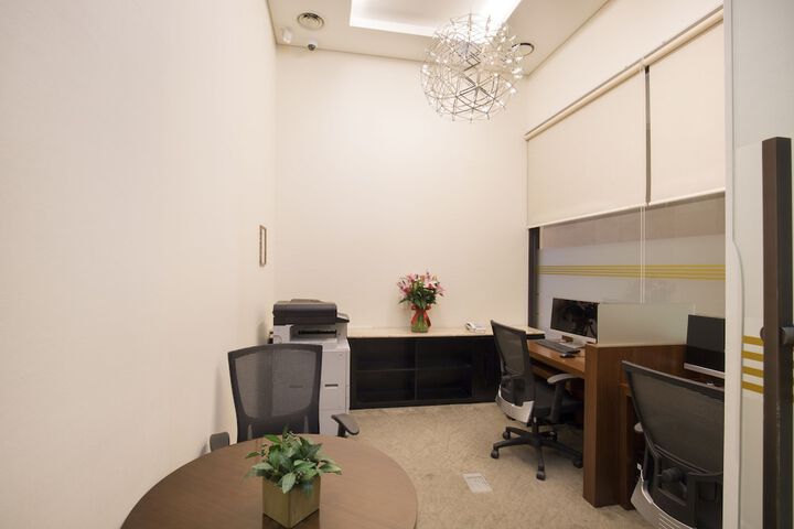 Business Center 43 of 47
