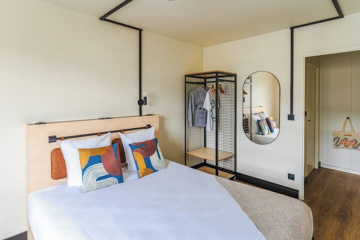 Room 17 of 53