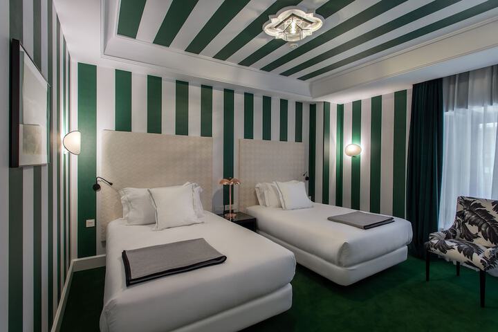 Room 10 of 37