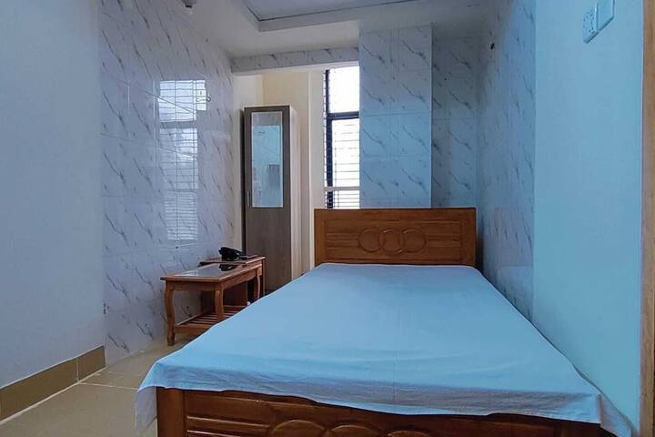 Room 9 of 16