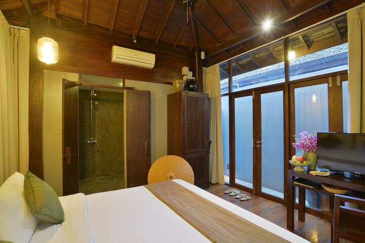 Room 18 of 80