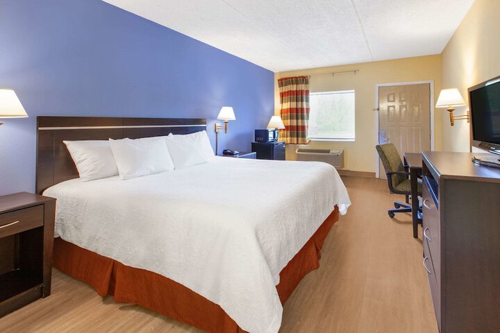 1 King Bed (5 of 15)