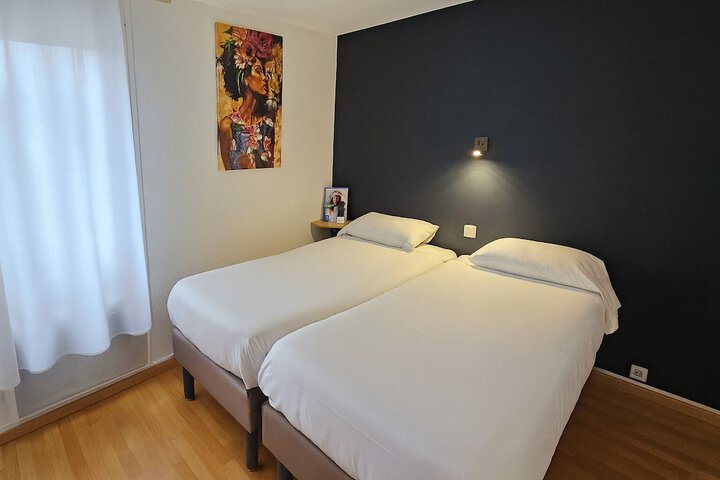 Room 7 of 30