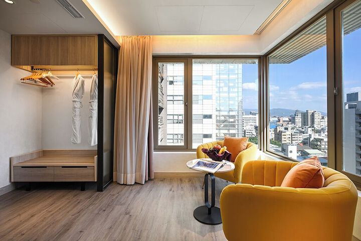 Room 34 of 94