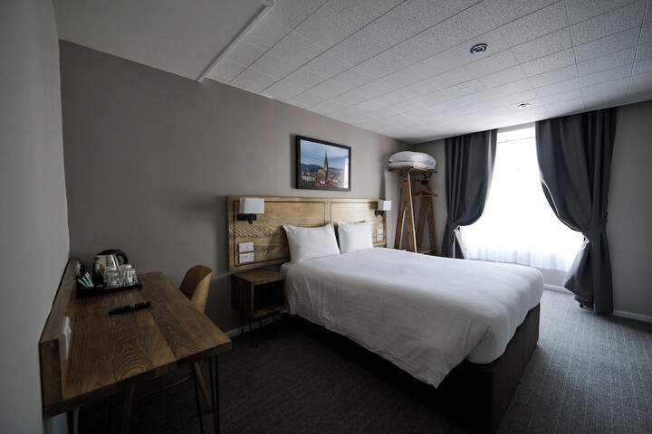 Room 13 of 32