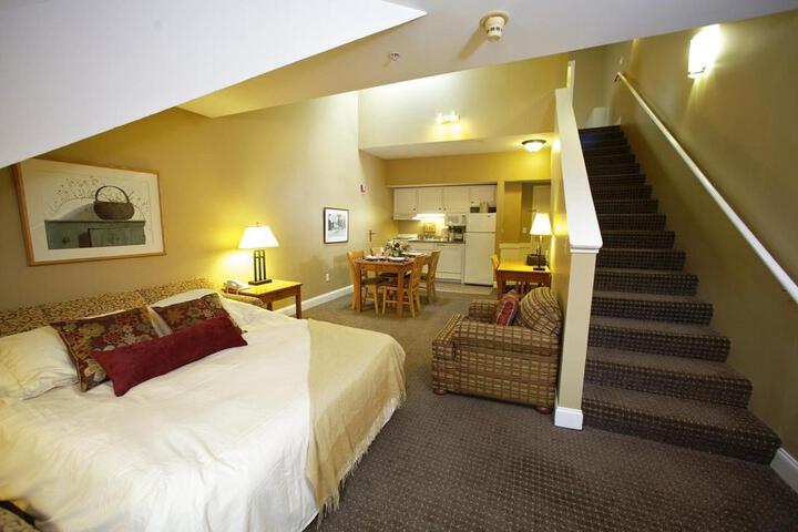 1 King Bed (5 of 5)