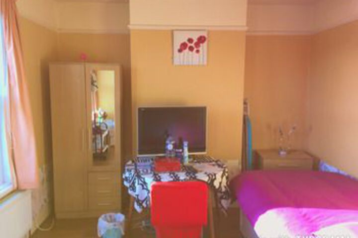 Room 8 of 18