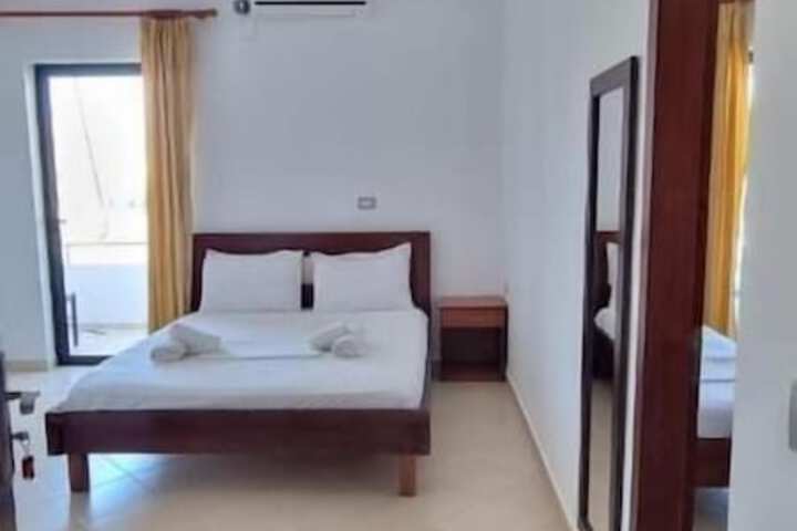 Room 8 of 30
