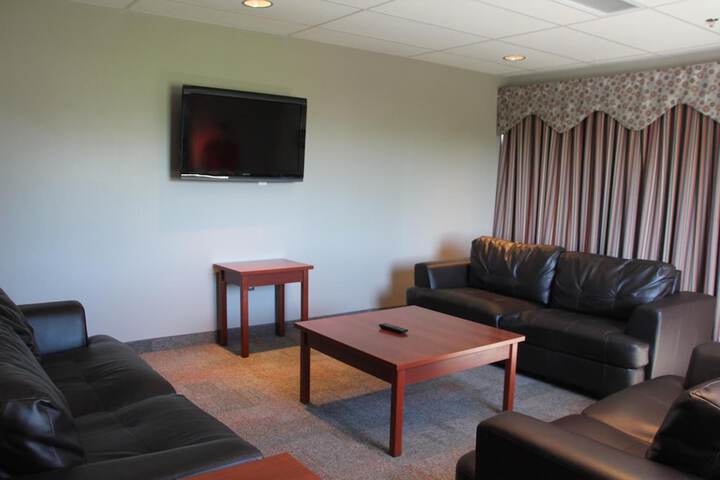 Lounge 25 of 30