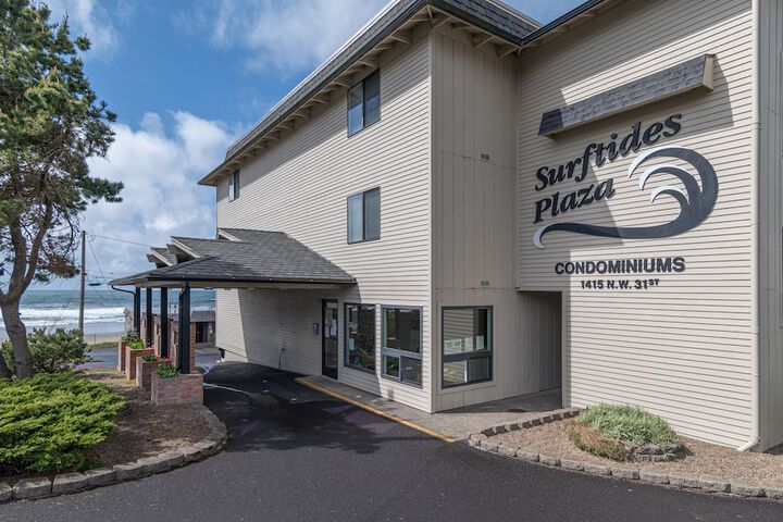 Exterior of Surftides Plaza Rentals
