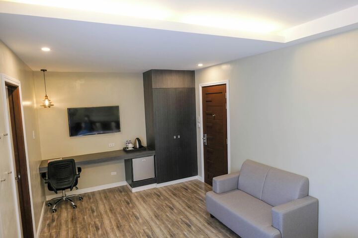 Room 9 of 32