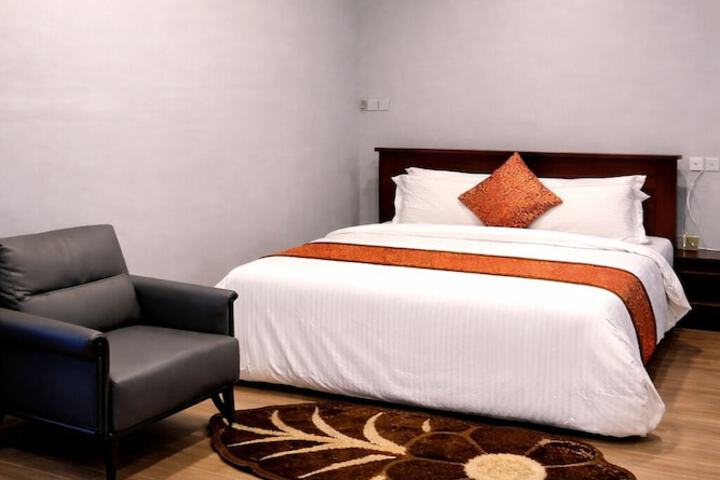 Room 2 of 8