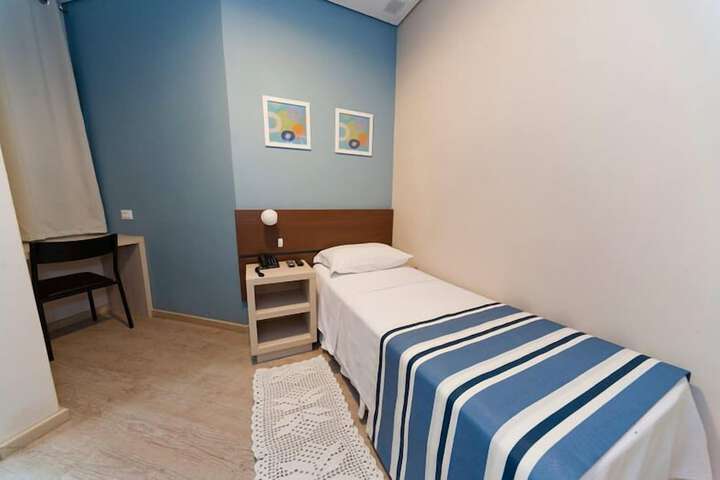 Room 6 of 16