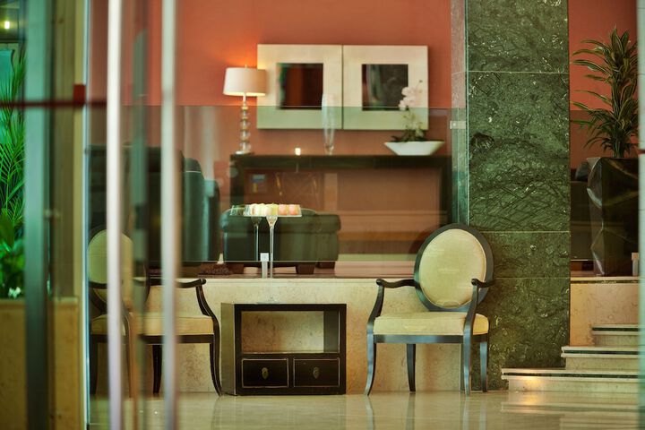 Entrance & Lobby