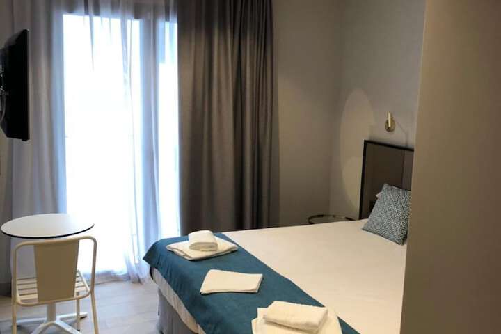 Room 9 of 49