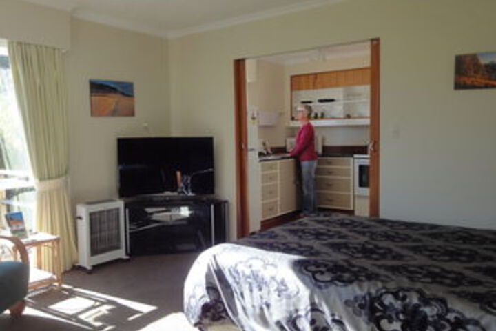 Room 9 of 18