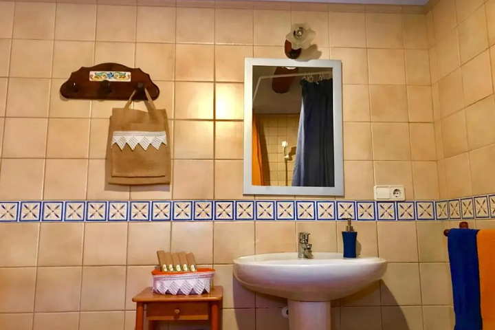 Room 7 of 8