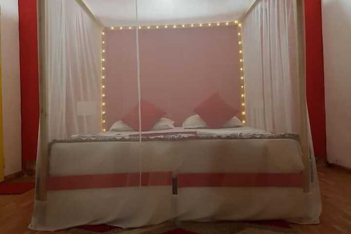 Room 5 of 12